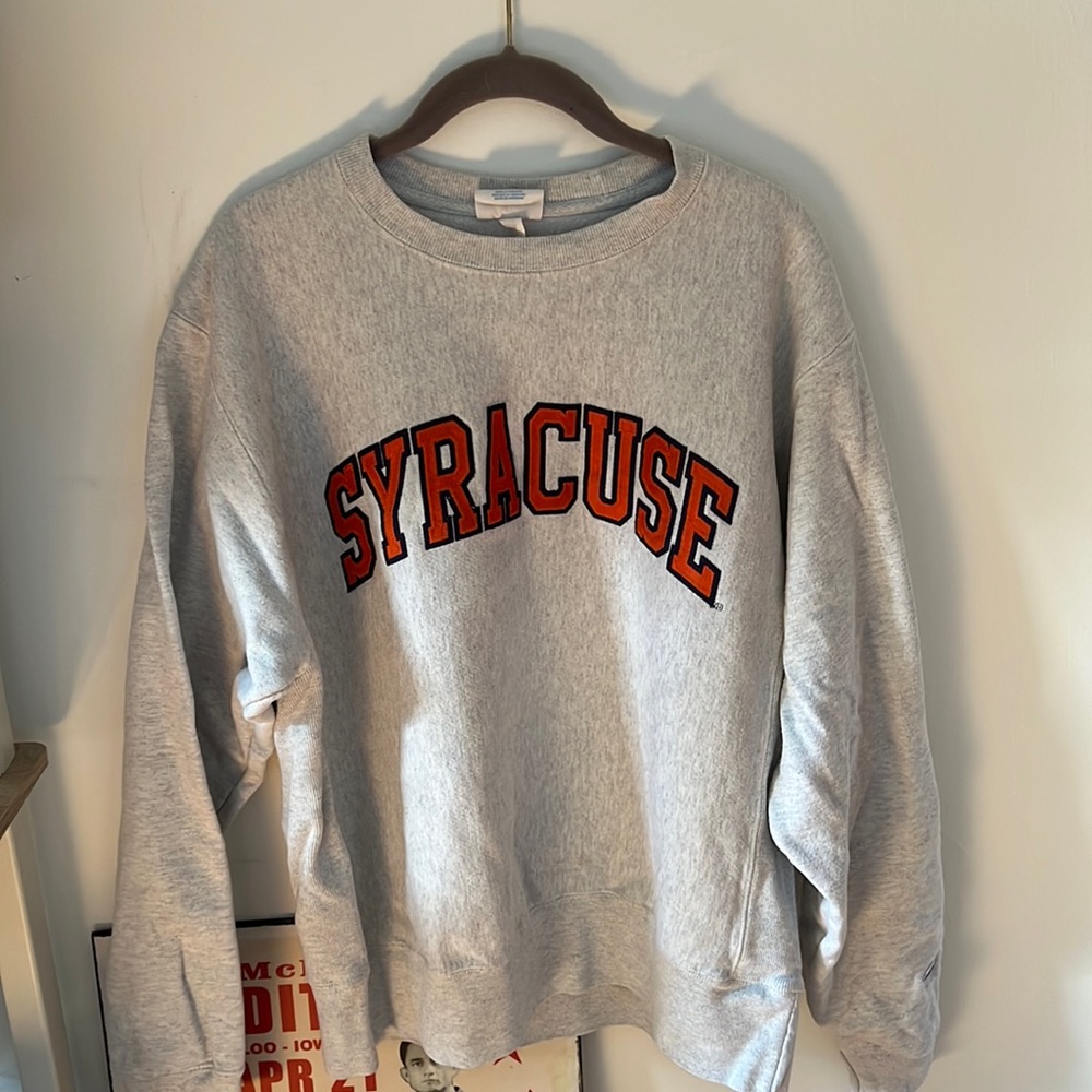 A size medium SYRACUSE crewneck. Super cute!